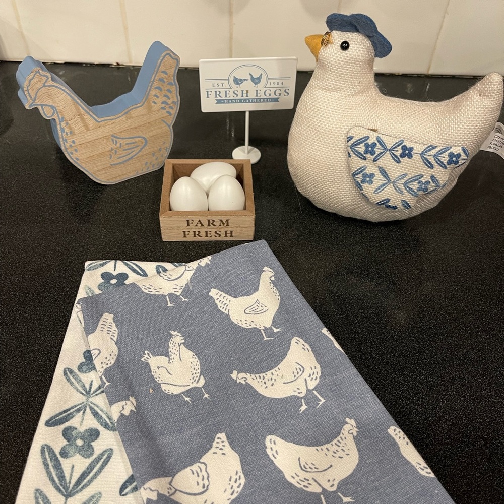 NWOT Country Chicken Tiered tray Fresh Eggs and 2 Kitchen Towel Set
